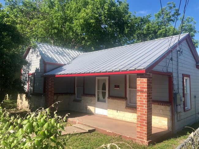 Building Photo - 413 N Hackberry Rental