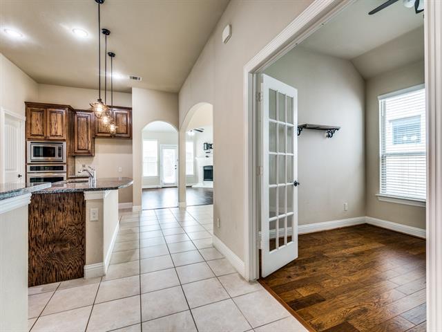 Photo - 820 Callcott St