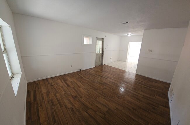 Photo - 221 Edison Drive
