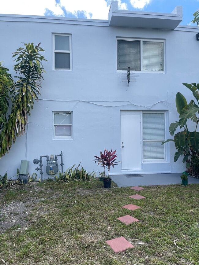 Photo - 1255 W 49th St Unit 102