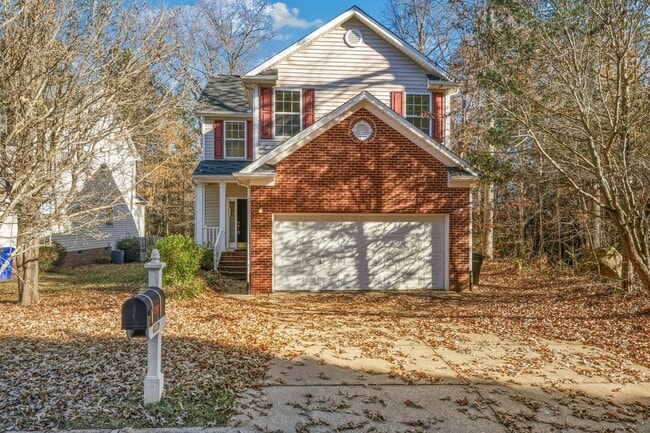 Building Photo - 4 Bedroom / 3 Bath Chapel Hill Home Available now!