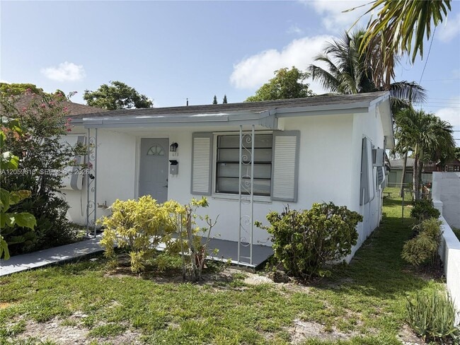 Photo - 613 NW 5th Ct