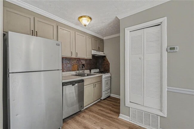 Photo - 2805 NE Expy NE Unit B34