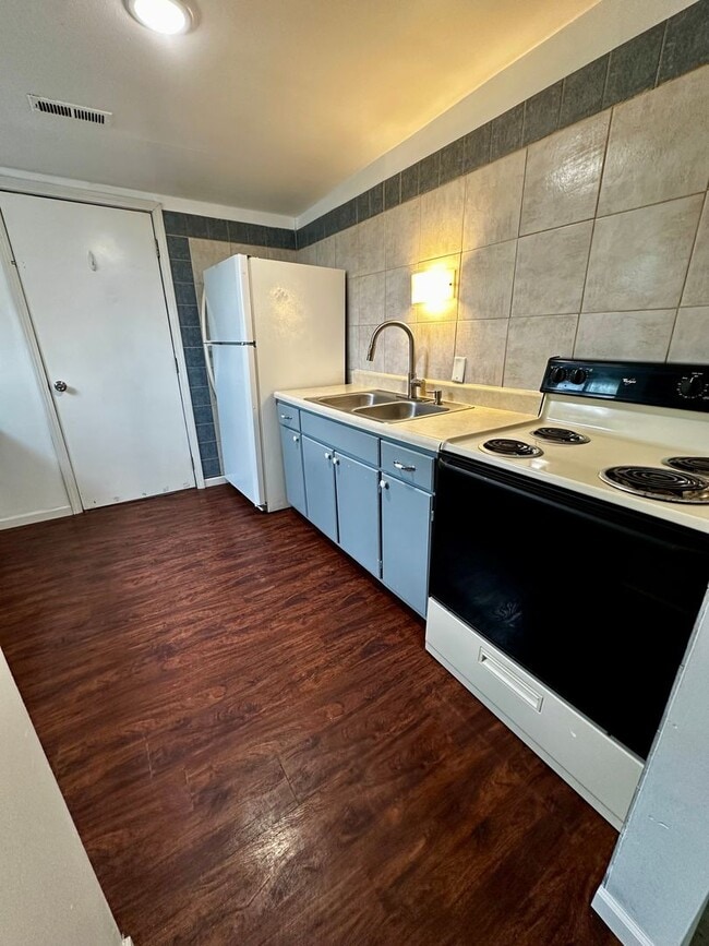 Photo - 1214 Commercial St Unit 1214 Commercial St C