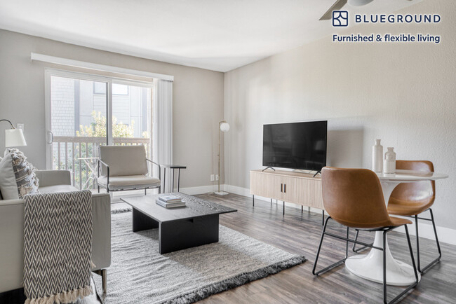 Building Photo - 766 Edgewater Blvd Rental