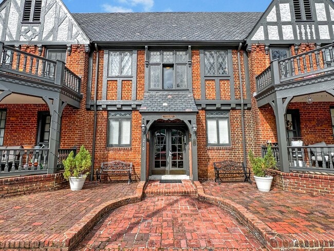 Building Photo - Charming 2-Bedroom in Fan District