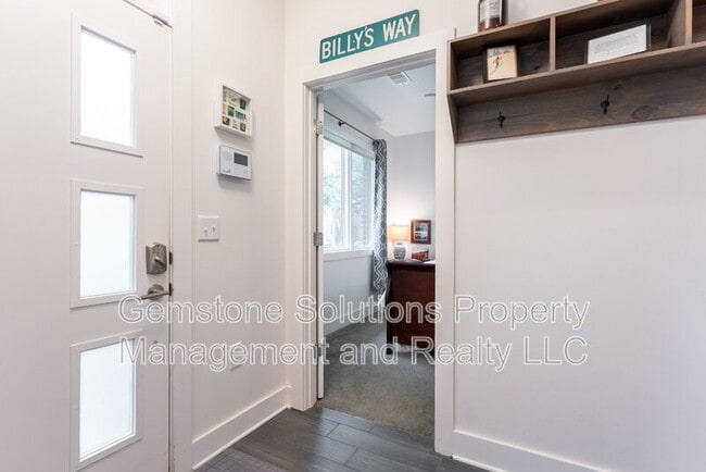 Photo - 815 Melpark Ct