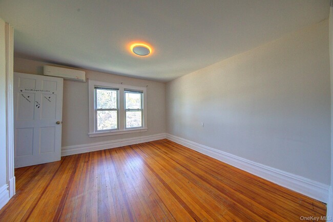 Photo - 1250 Woodfield Rd Unit 2