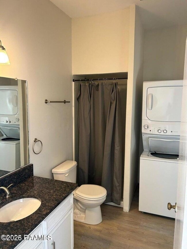 Photo - 205 Castle Row