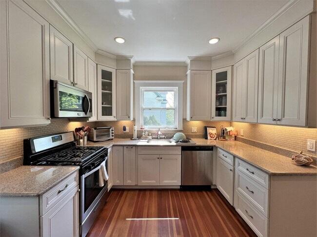 Building Photo - 9 Whitfield Rd Unit #1D