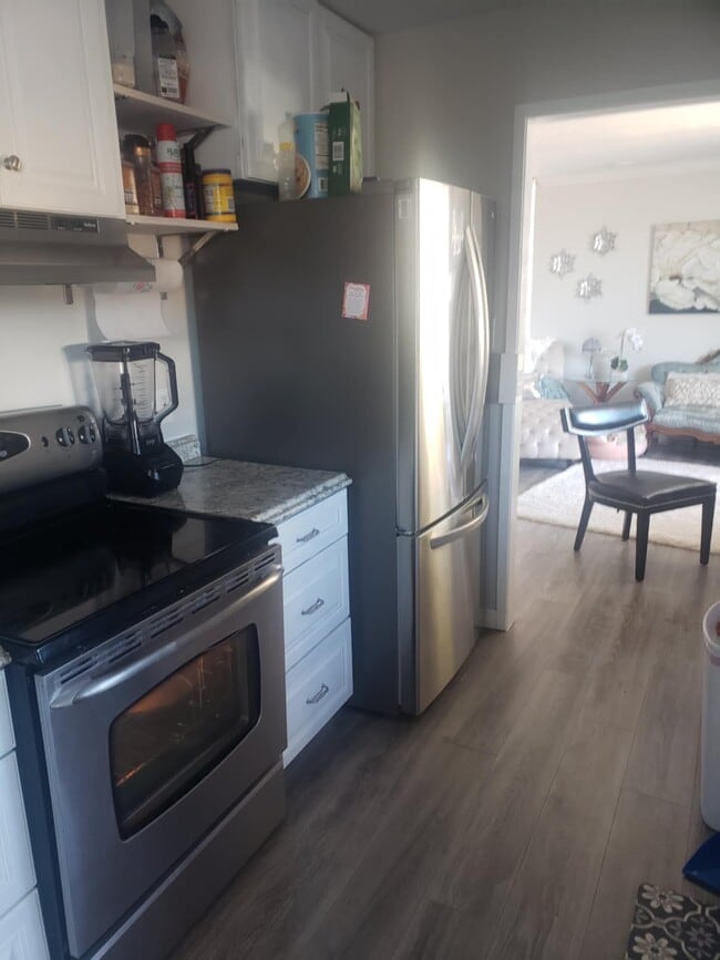 Main kitchen - 3265 W Florlita Ave