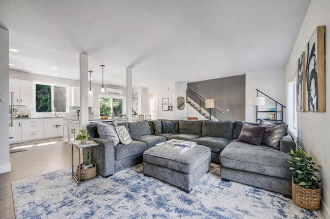 Building Photo - 749 S Mason Ave Unit ID1045890P