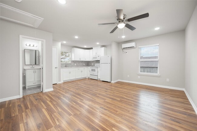 Photo - 2816 Woodard St