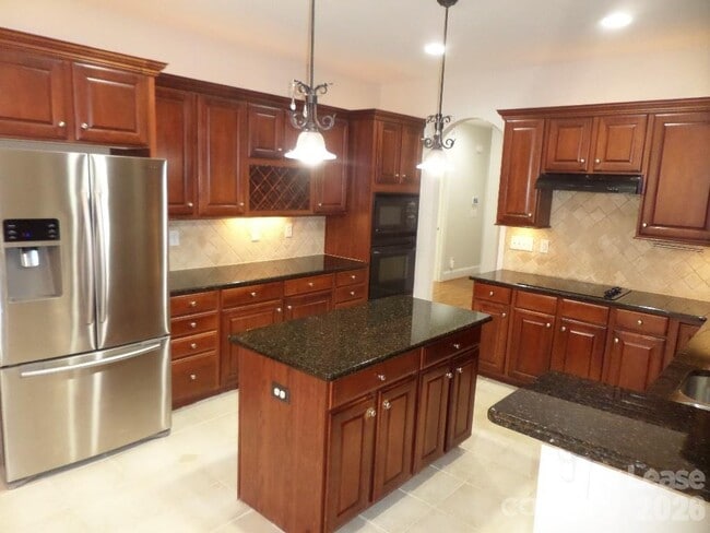 Photo - 421 Greenbay Rd