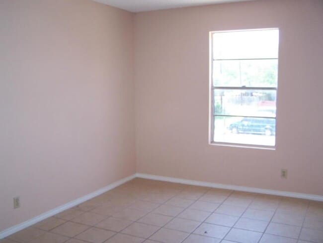 Photo - 1400 Clamp Ave