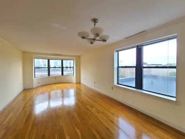 Building Photo - 100 Jersey St Unit 701 Rental