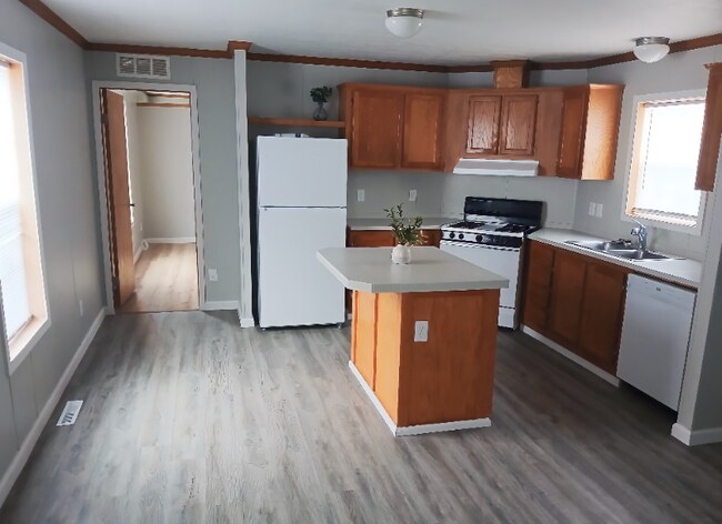 Photo - 200 N 28th St