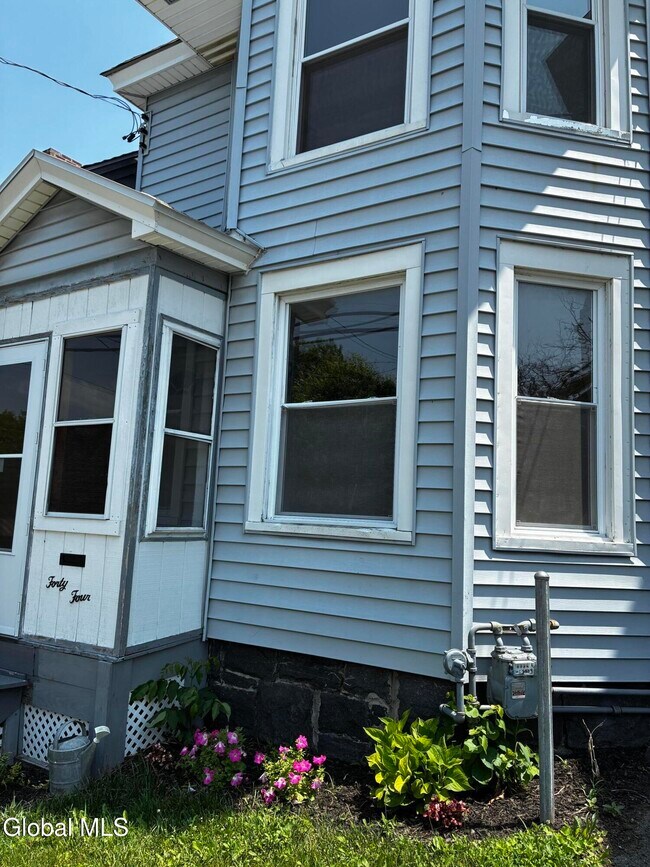 Photo - 44 S Perry St