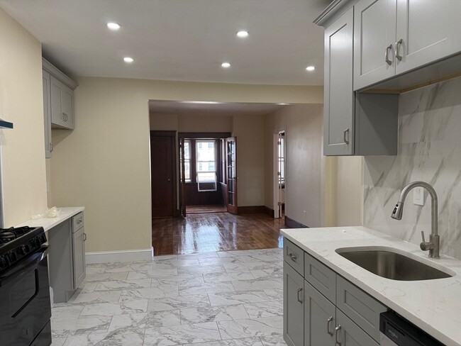 Photo - 196 W Squantum St