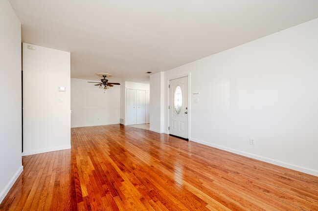 Living room - 112 Storm Dr Unit 112 Storm Drive