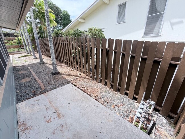 1427 Puanakau St