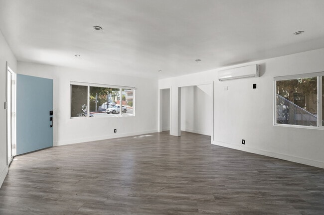 UNIT 1486 available on 9/10/25 - 1486 Silver Lake Blvd.