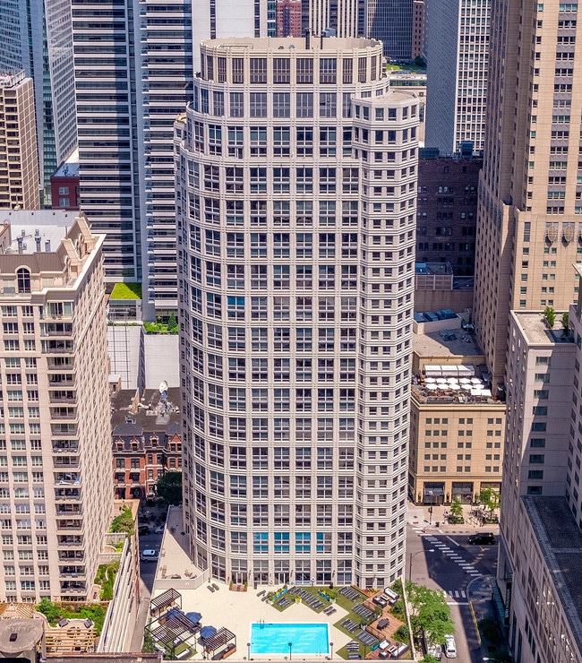 The Chicagoan Apartments For Rent In Chicago Il Forrent 750 N Rush Building The Chicagoan Apartments