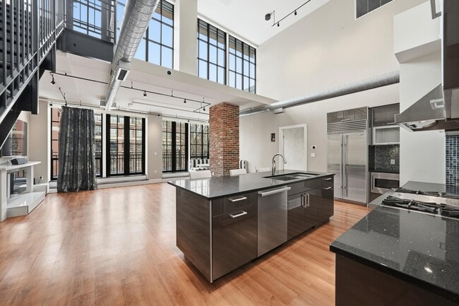 Building Photo - 1615 N Queen St Unit # M603