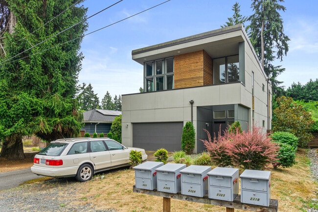 Photo - 2325 N 122nd St