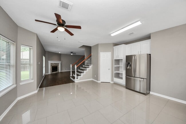 Photo - 1302 Raintree Cir