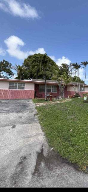 Building Photo - 171 SE 28th Ave