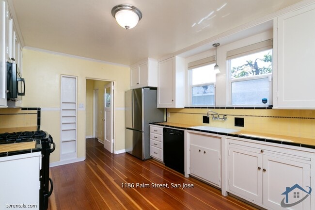 Photo - 1186 Palm St