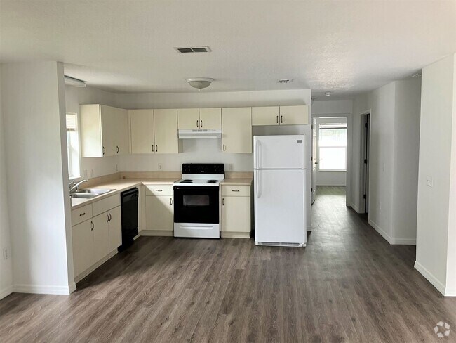Building Photo - SPACIOUS 2BR/1BA Duplex, Vaulted Ceilings,... Rental
