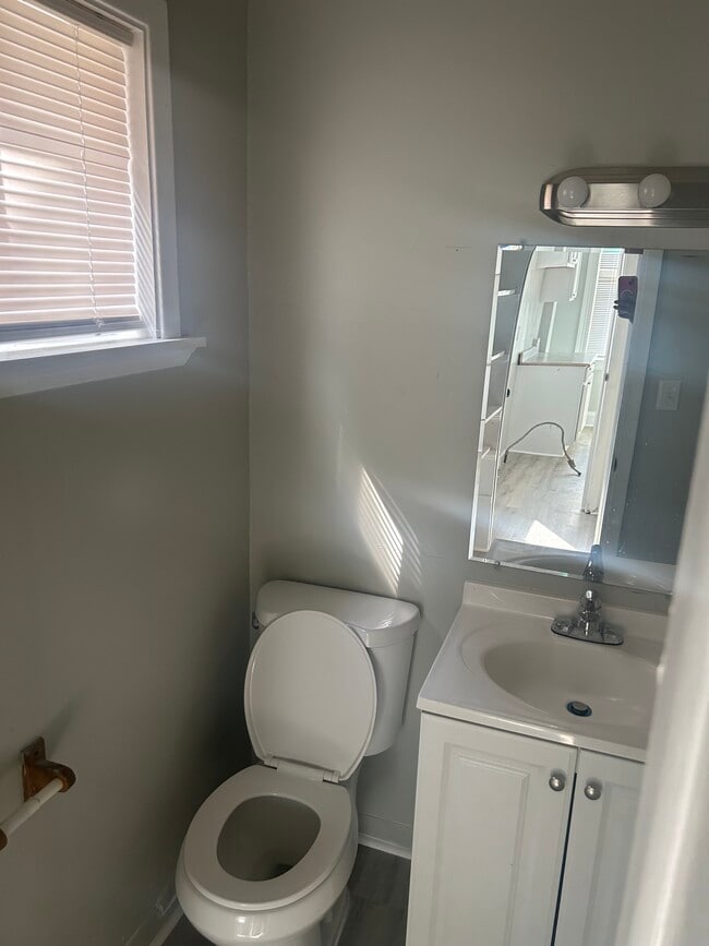 Photo - 1005 Broadway St