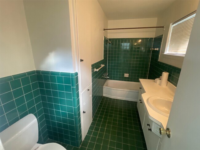 Photo - 1965 W Lamar St Unidad 1