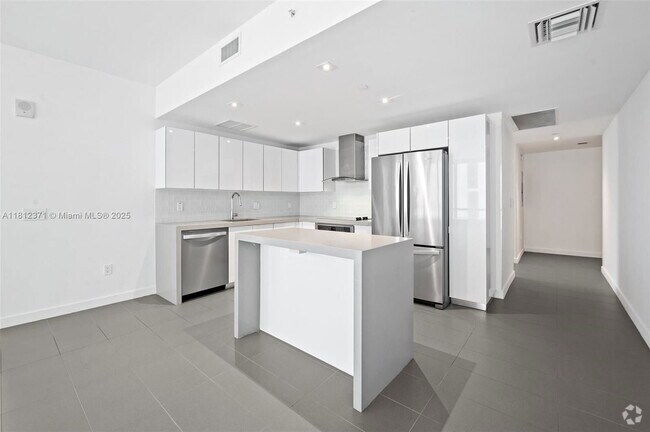 Building Photo - 1600 NE 1st Ave Rental