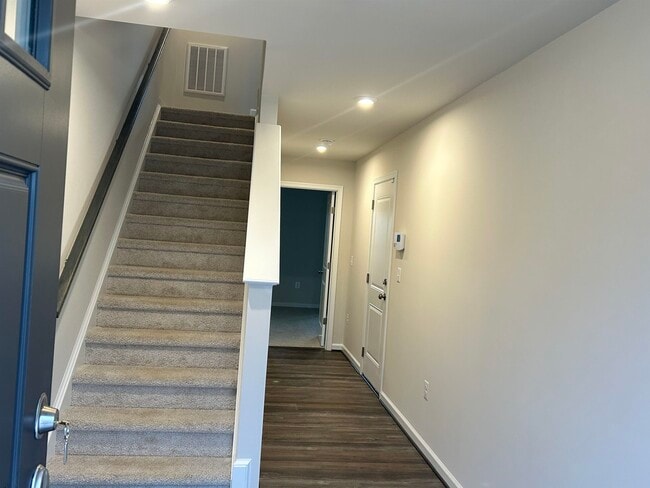 Photo - 424 Willowshire Ct