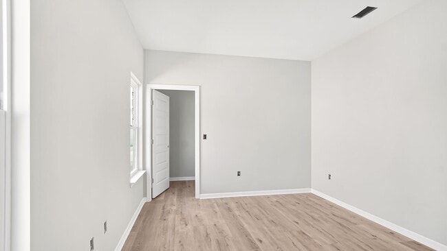 Photo - *** MOVE IN SPECIAL *** 3 BED 2 BATH