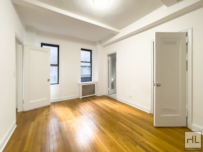 Photo - EAST 46 STREET Unidad 4K