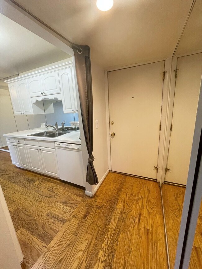 Photo - Two Bedroom Available in Harbour Cove on t... Unidad 217