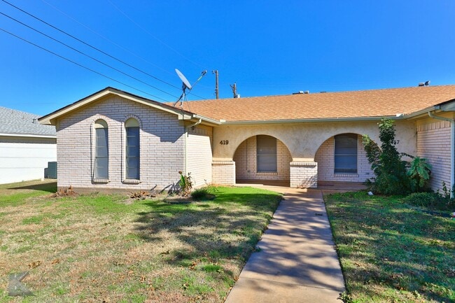 Building Photo - 3/2 REMODEL in 2024!