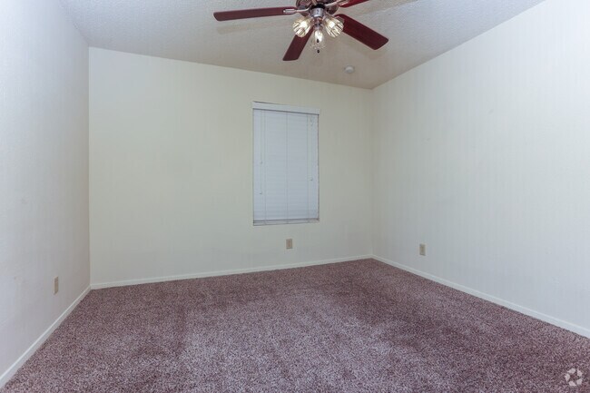 1BR, 1BA - 720SF(B) - Bedroom - Autumn Glen