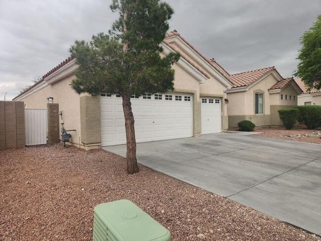 Photo - A Stunning 4 Bedroom Home with a Sparkling Pool