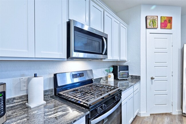 Photo - 8522 Kokernot Ln