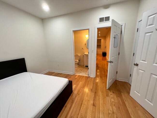 Photo - 530 N 36th St Unit 2F
