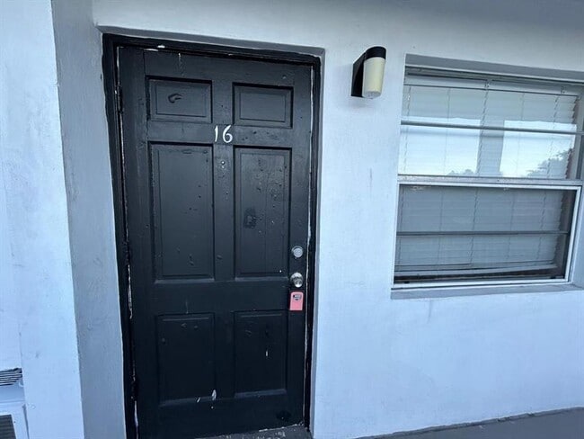 Photo - 123 Erie St Unidad 16