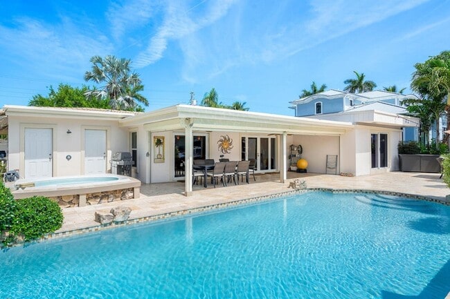 Photo - 2330 NE 48th St