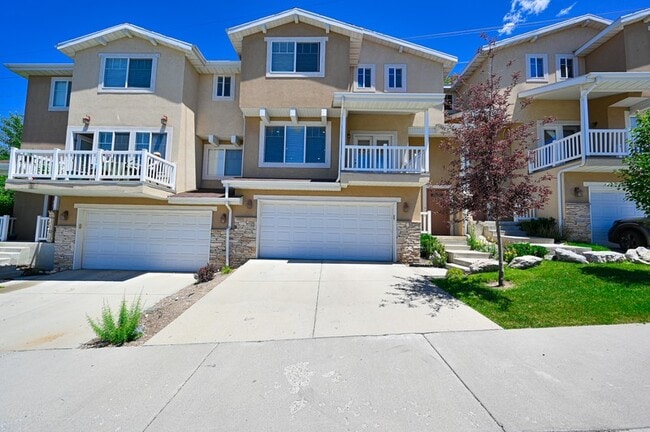 Building Photo - 1341 Alpine Loop