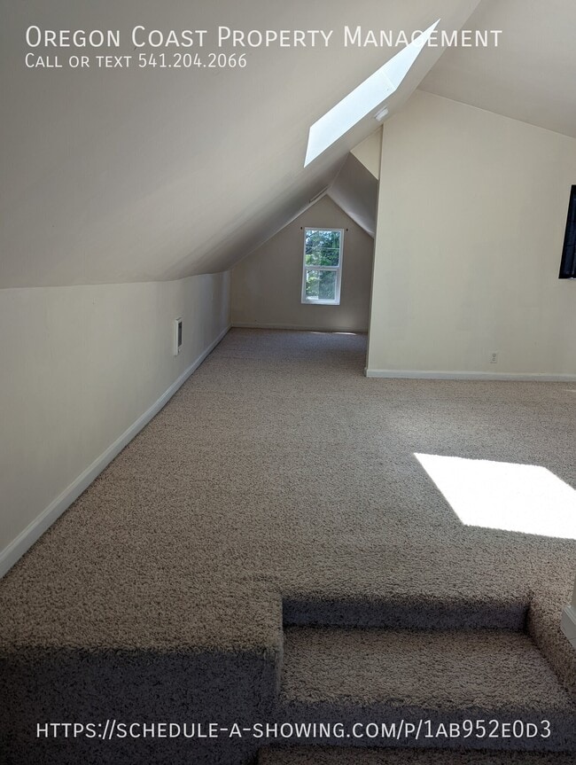 228 SE Mast Ave