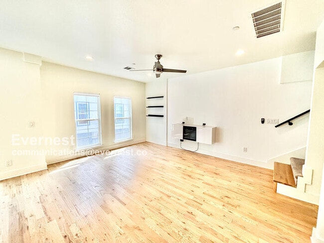 Photo - 2318 Stutz Dr